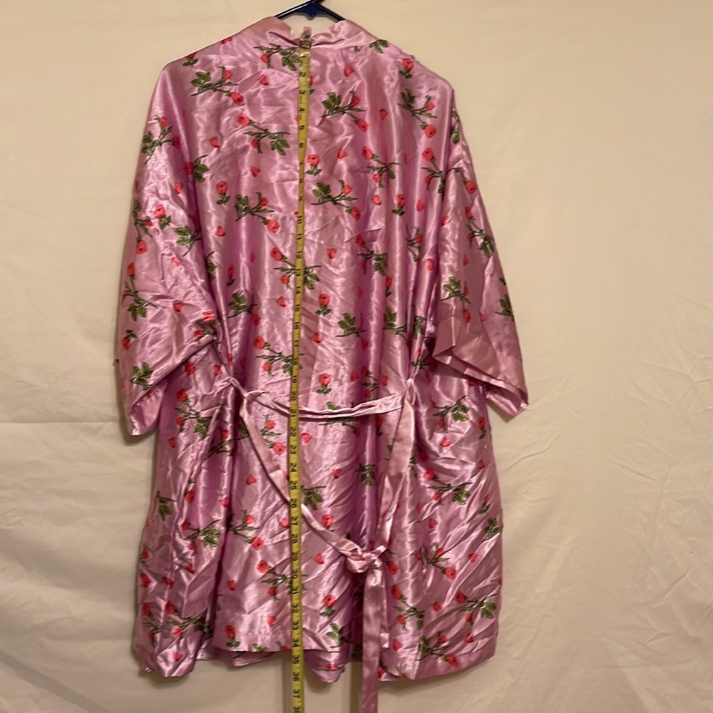 Dante grown & Robe - Picture 2 of 8